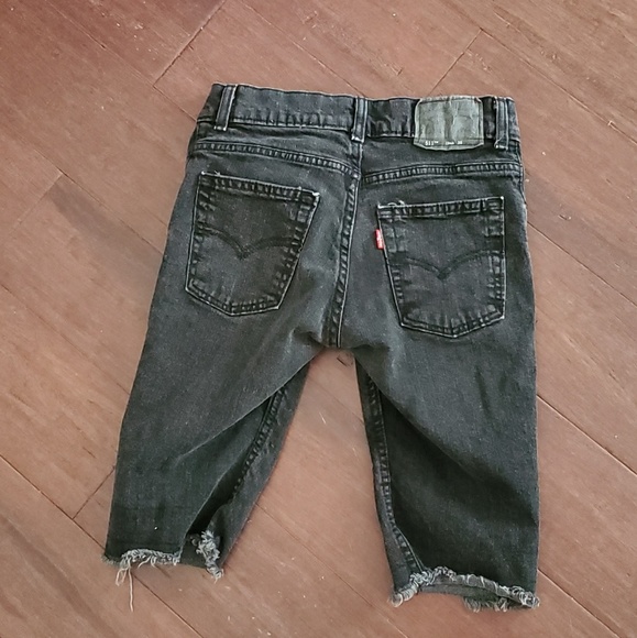 Levi boys shorts - Picture 2 of 3